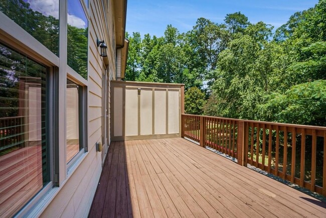 Building Photo - 612 Luckett Ct