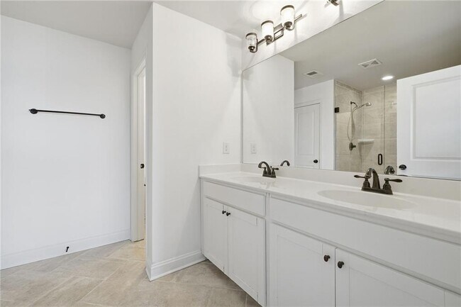 Building Photo - 1450 Baygreen Rd