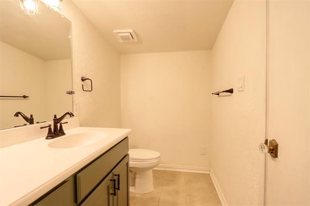 Building Photo - 315 E Avenue F