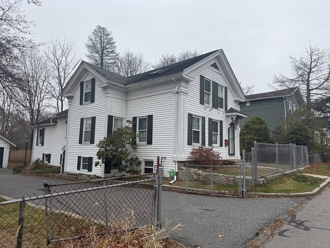 Building Photo - 16 Barber St