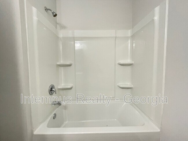 Building Photo - 693 Summerwood Ln