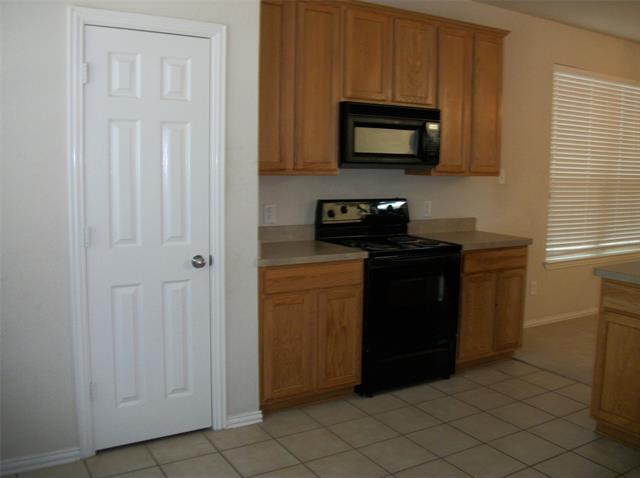 Building Photo - 10190 Cedar Lake Dr
