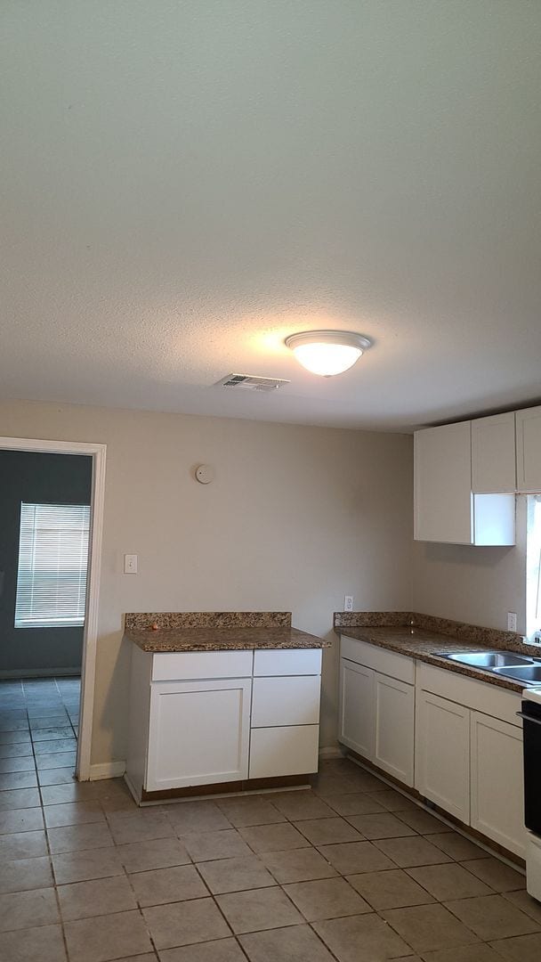 Building Photo - 2/1 Available Now