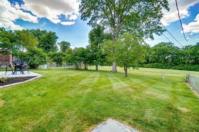 Building Photo - 1599 Yellowglen Dr