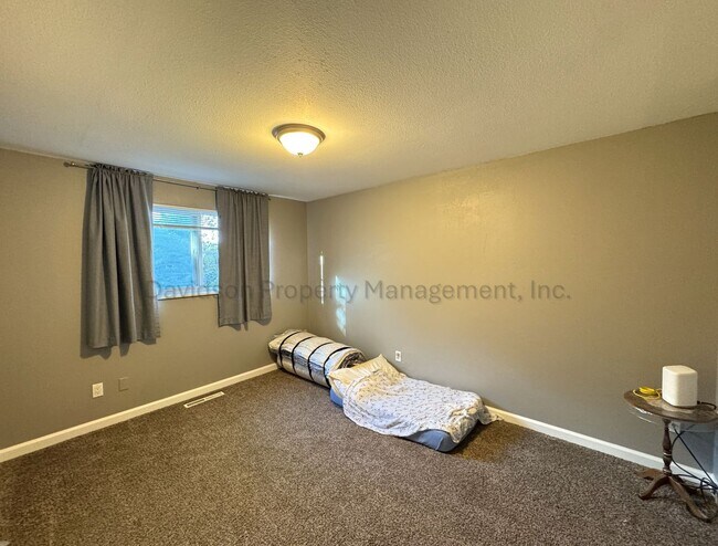 Building Photo - Charming 4 Bedroom Tri-level House in Southeast Colorado Springs MORE PICS TO COME!