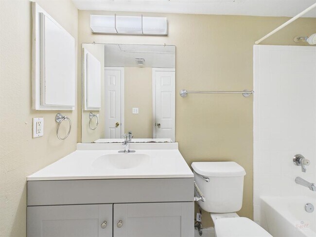 Building Photo - 501 W 26th St