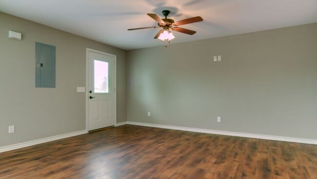 Building Photo - Townhouse for lease!