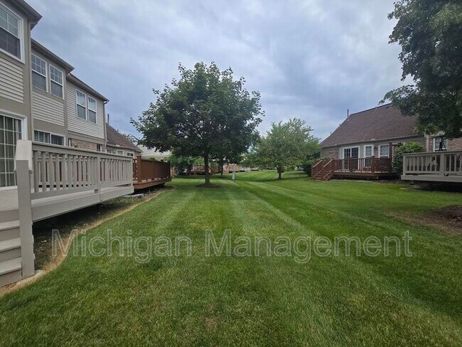 Building Photo - 4351 Hunters Cir W