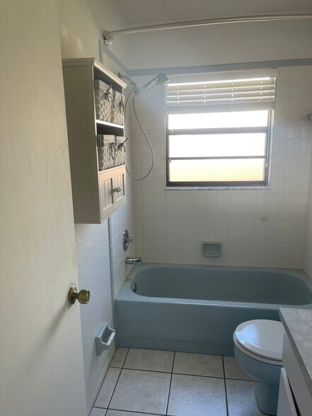 Building Photo - 276 Vilna St