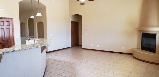 Building Photo - $500 off first months rent, Beautiful Home...
