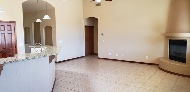 Building Photo - Beautiful Home in Sonoma Ranch with Amazin...
