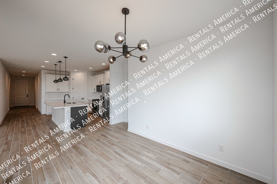 Building Photo - 11338 E Ulysses Ave