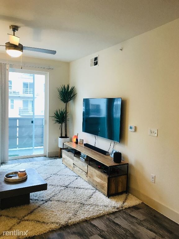 Building Photo - 1 br, 1 bath Apartment - 3211 Palm Way