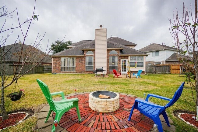 Building Photo - 16531 Village View Trail