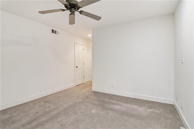 Building Photo - 2930 Torreya Way SE