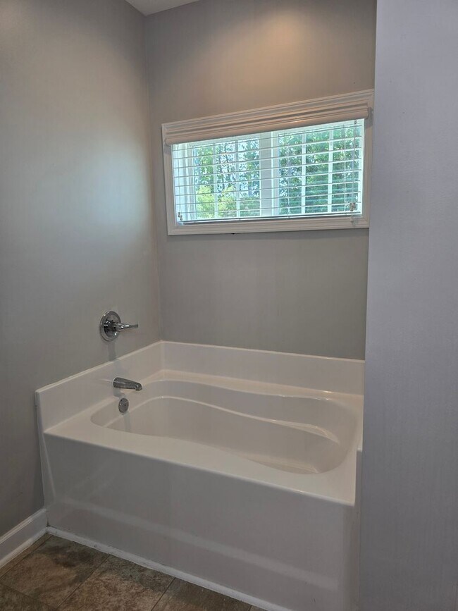 Building Photo - NEW LISTING- 4 bd/ 2.5 ba located MINUTES from Fort Bragg! Quiet Neighborhood!