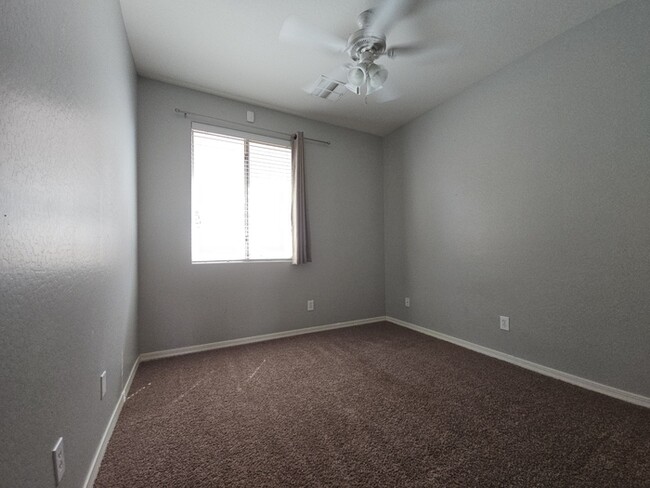Building Photo - 845 E Doral Ct