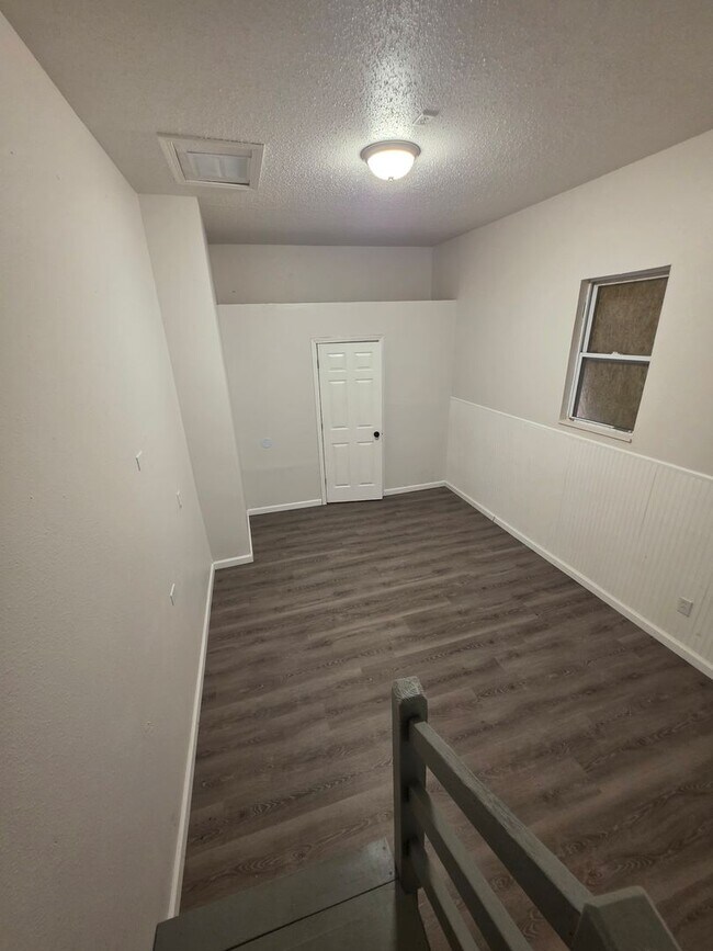 Building Photo - Cute and Cozy 4 bed 1 bath home