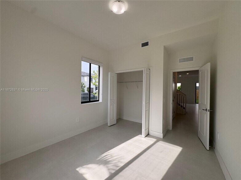 Building Photo - 34530 SW 190th Ave