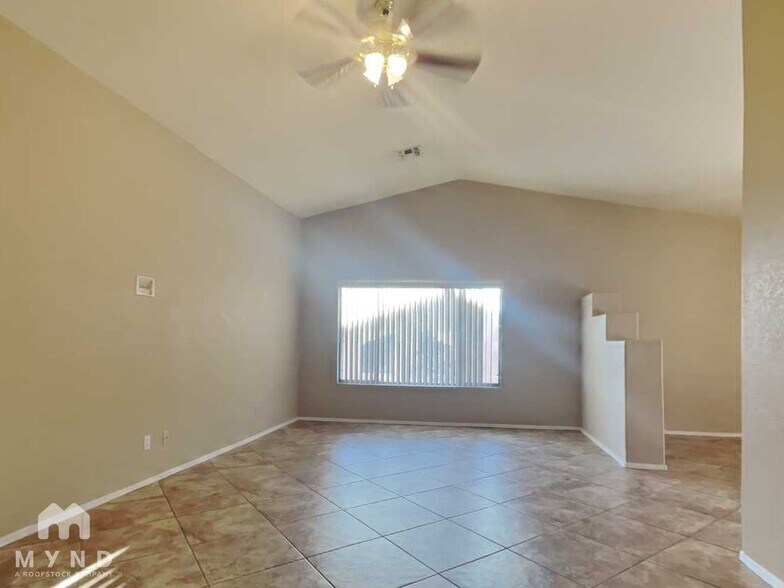 Building Photo - 1679 W Camino Acierto