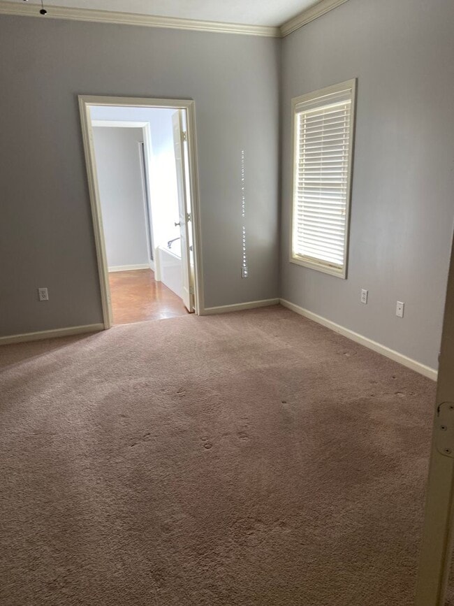 Building Photo - A must have in Canton, MS!!