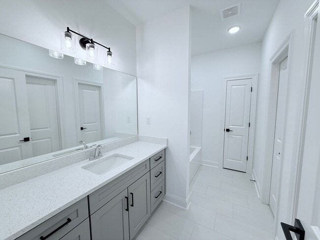 Building Photo - 610 Cottage Grv Cir