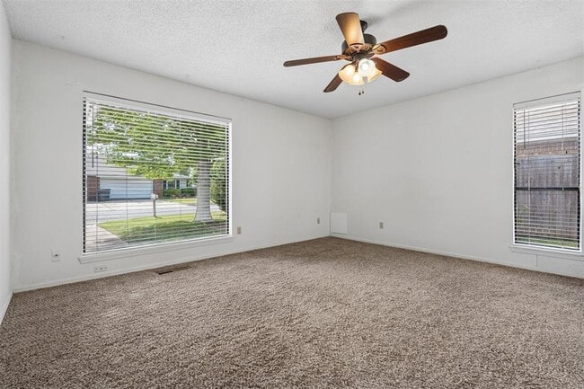 Building Photo - 3703 Southwind Ave