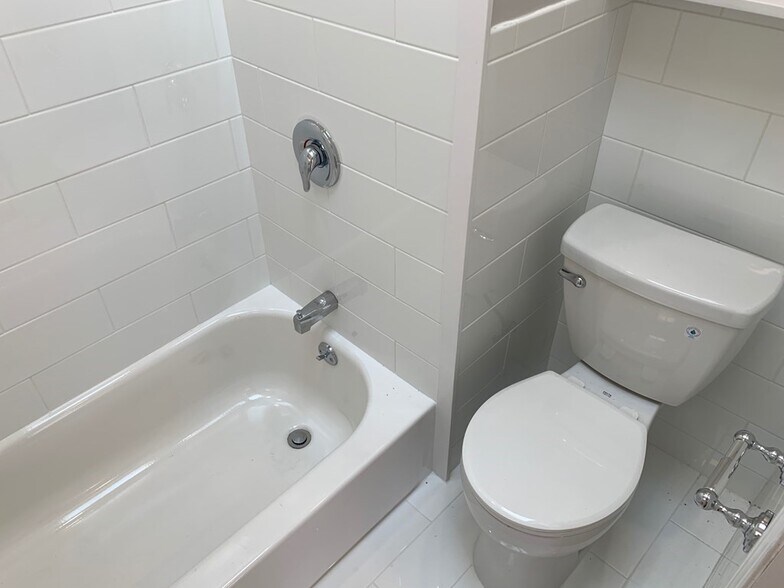 Building Photo - 431 Marlborough St