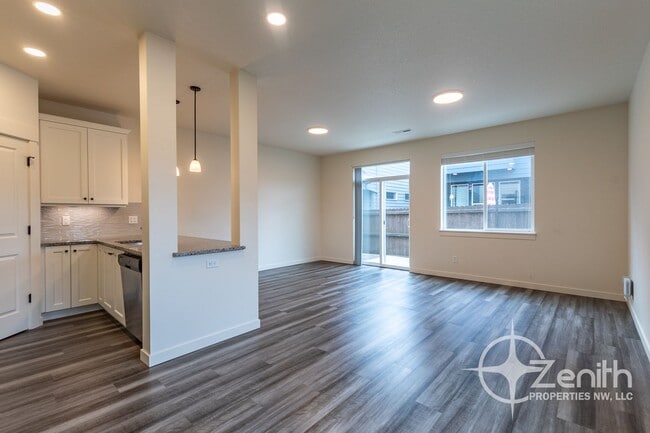 Building Photo - Modern Living in Ridgefield – 3BR/2.5BA Co...