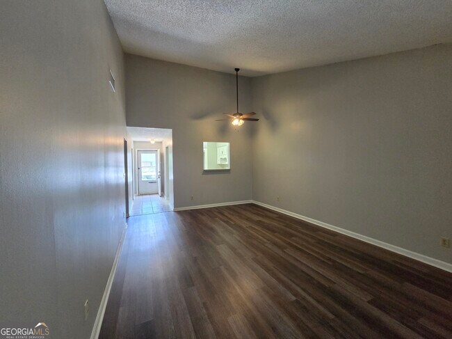 Building Photo - 425 Admiral's Walk Dr