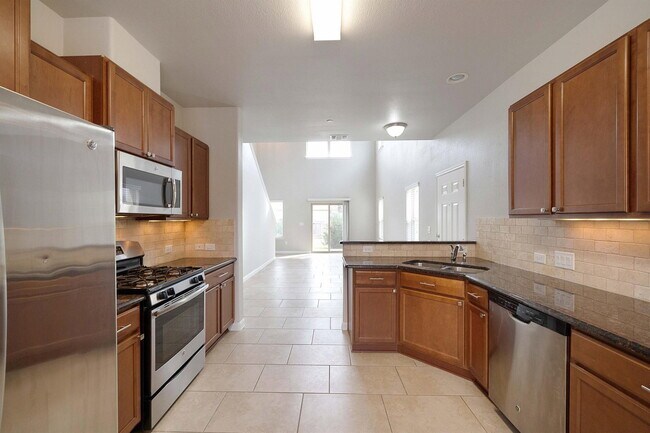Building Photo - 1620 Bryant Dr
