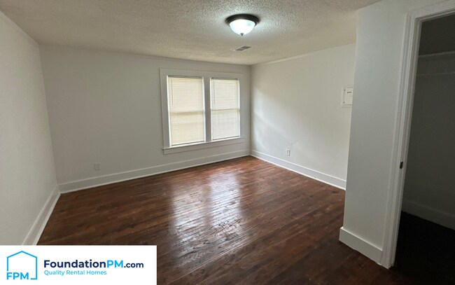 Building Photo - 914 Garland St