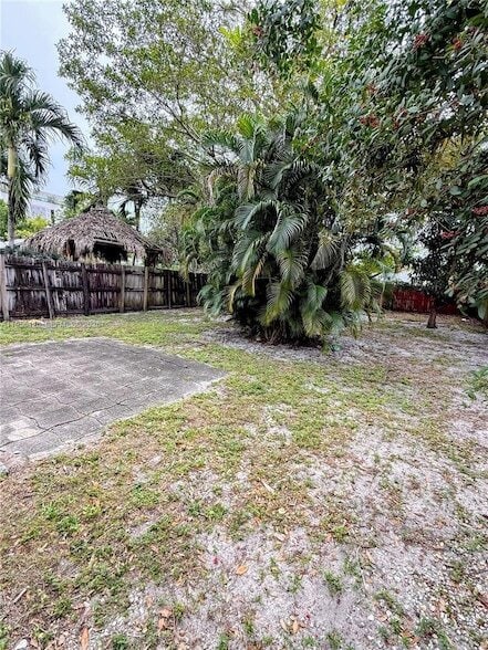 Building Photo - 1062 NE 38th St