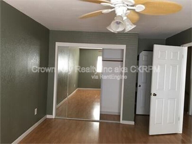 Building Photo - 80 Portola Way