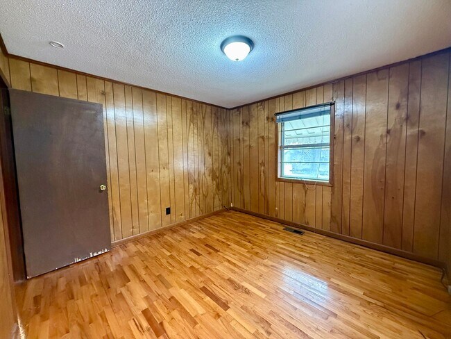 Building Photo - 4 Bedroom/1.5 Bathroom Home in Paragould AR - $1,275/month