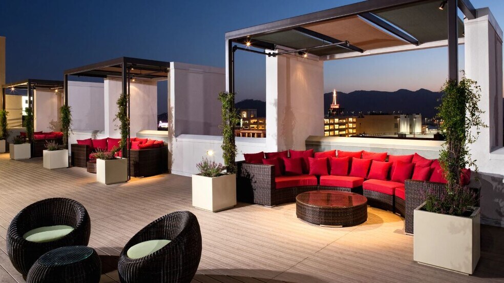 Building Photo - Eleve