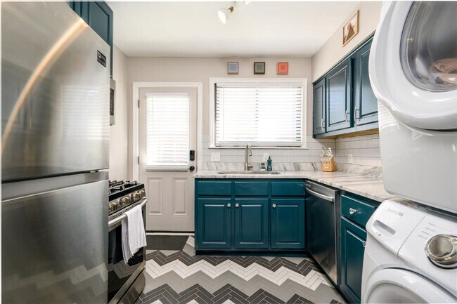 Building Photo - 3550 Barwood Cir