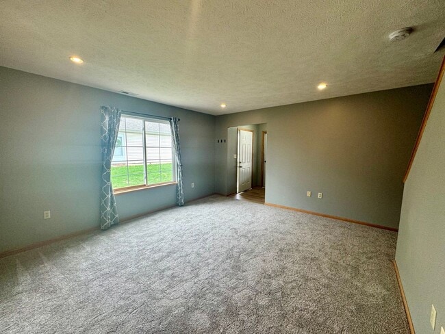 Building Photo - 3 bed 2 bath ZERO entry townhouse in Capitol Beach