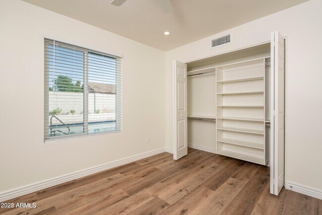 Building Photo - 6016 E Evans Dr