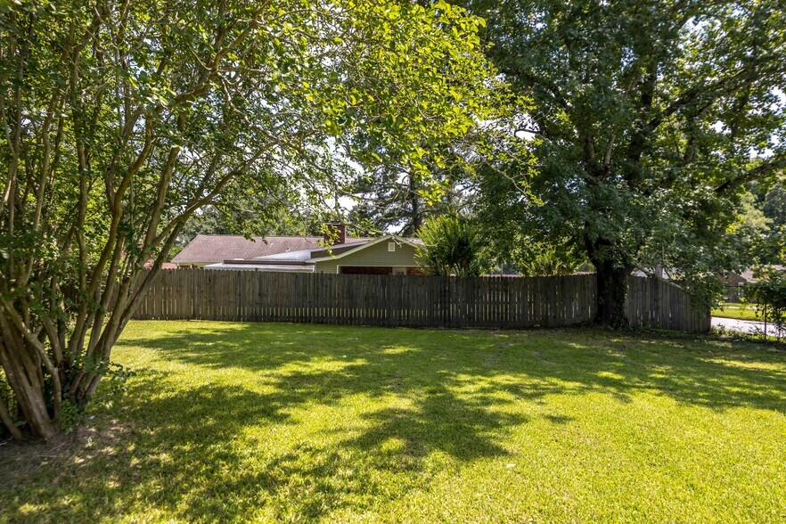 Building Photo - 3824 Forrest Rd