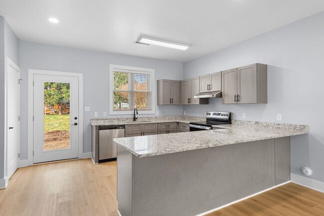 Building Photo - New Construction! Open Floorplan!