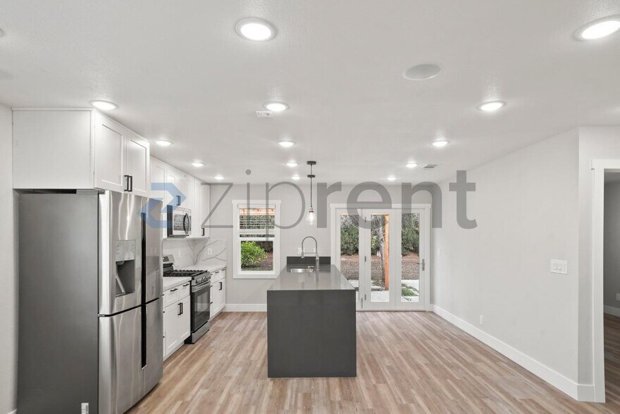 Building Photo - 42740 Jefferson St