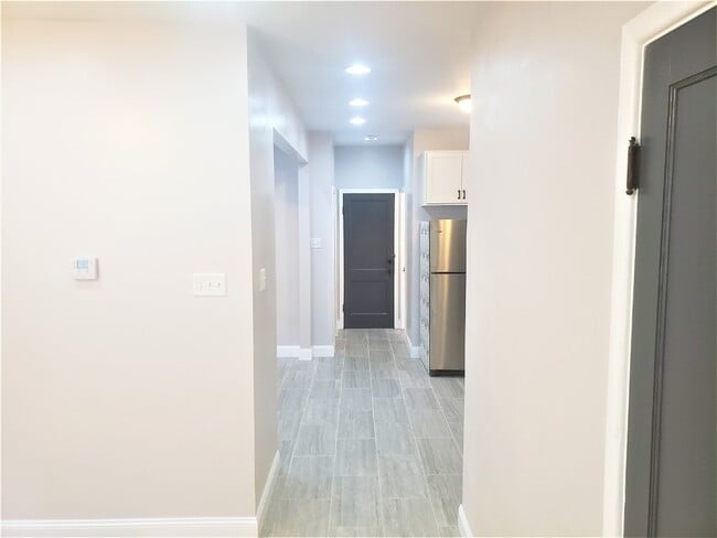 Building Photo - 4634 Ray Ave