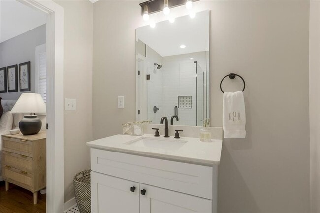 Building Photo - 1344 Midlawn Dr