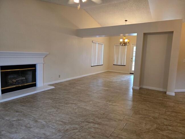 Building Photo - 3 BR 2 BA Available Now