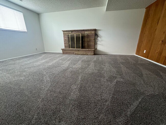 Building Photo - Beautiful home for rent in Murray!