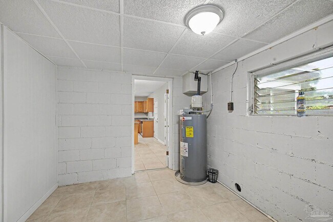 Building Photo - 560 N 72nd Ave