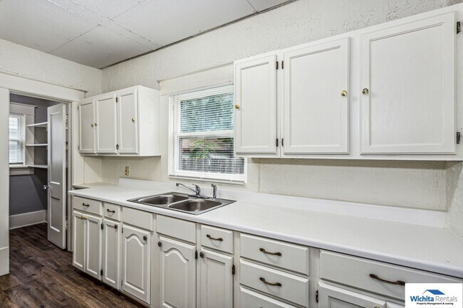 Building Photo - 2 bedroom 1 bath home