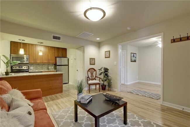 Building Photo - 7685 Northcross Dr