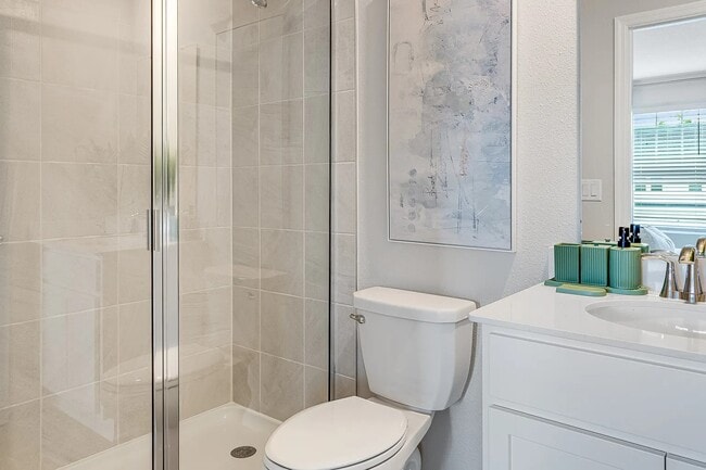 Building Photo - 523 Holly Lks Dr